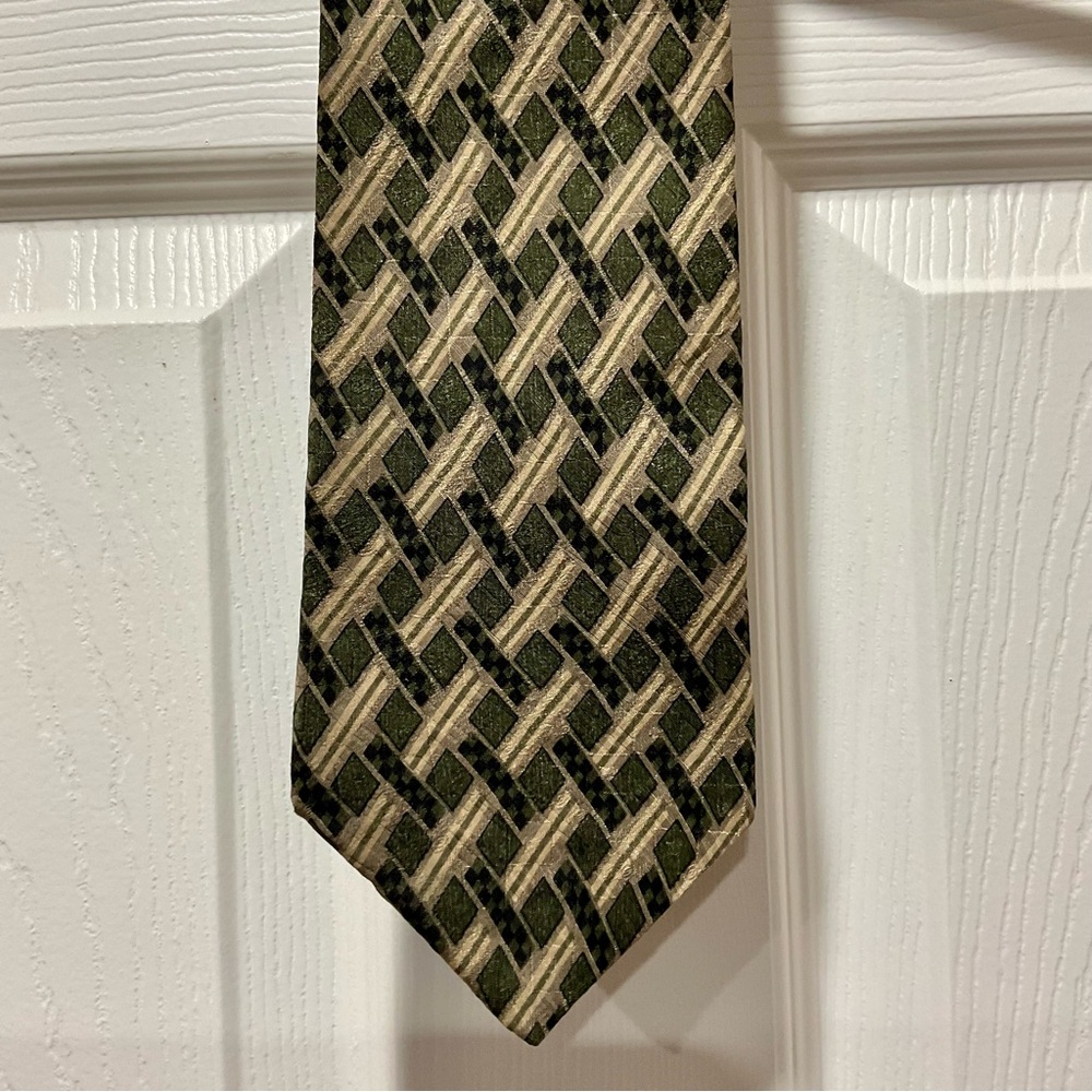 Patterned Green, Black and Tan Tie
